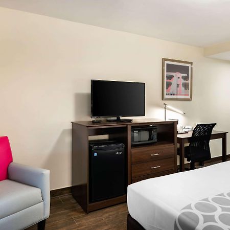 Downtown Hollywood Gardens Inn & Suites Eksteriør billede
