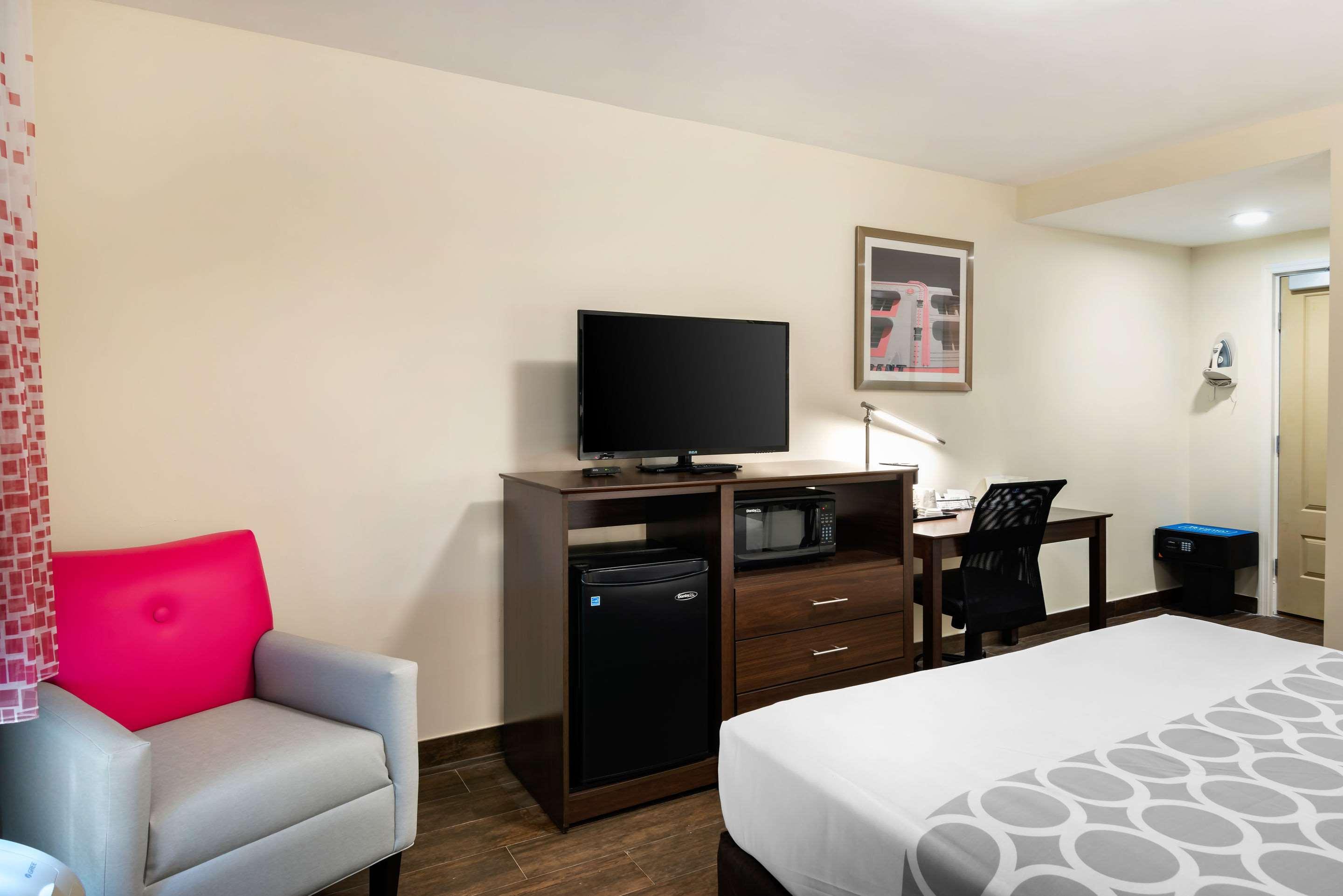 Downtown Hollywood Gardens Inn & Suites Eksteriør billede