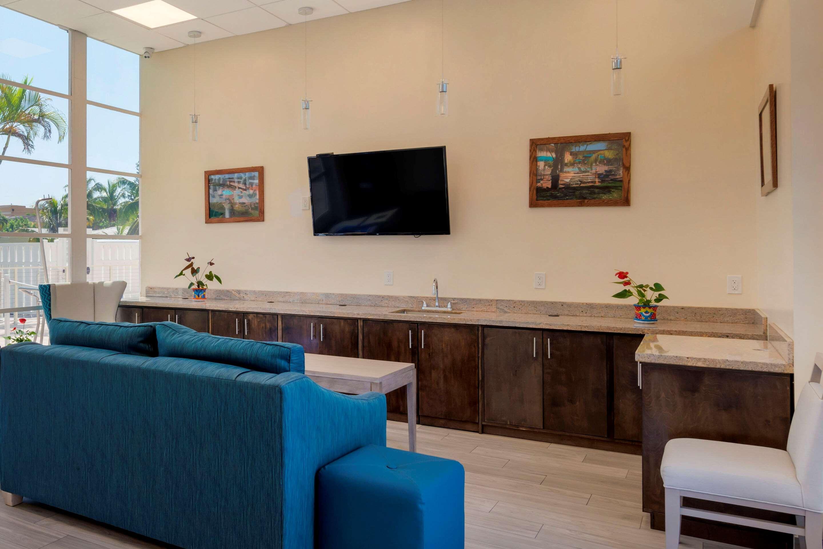 Downtown Hollywood Gardens Inn & Suites Eksteriør billede