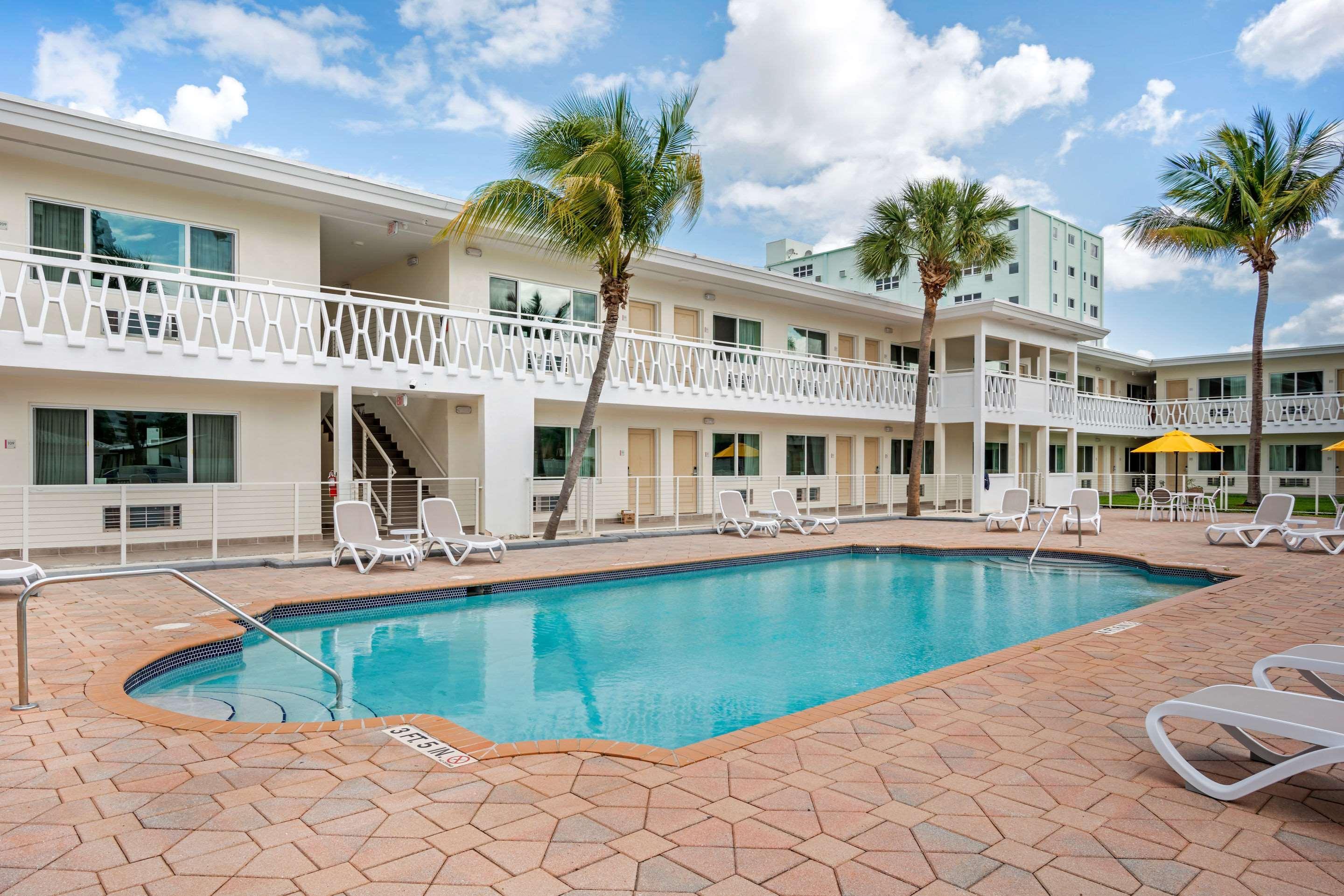 Downtown Hollywood Gardens Inn & Suites Eksteriør billede