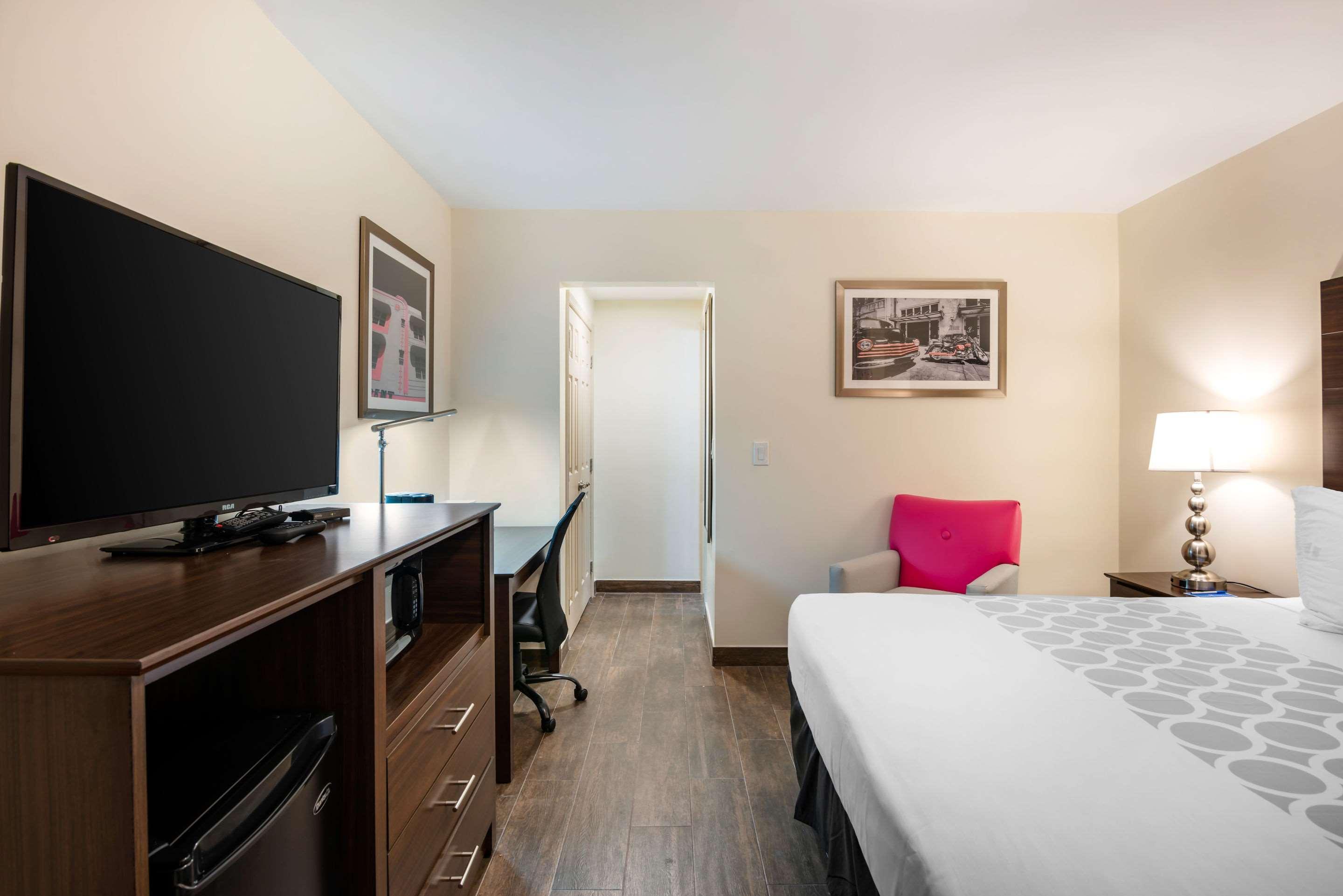 Downtown Hollywood Gardens Inn & Suites Eksteriør billede