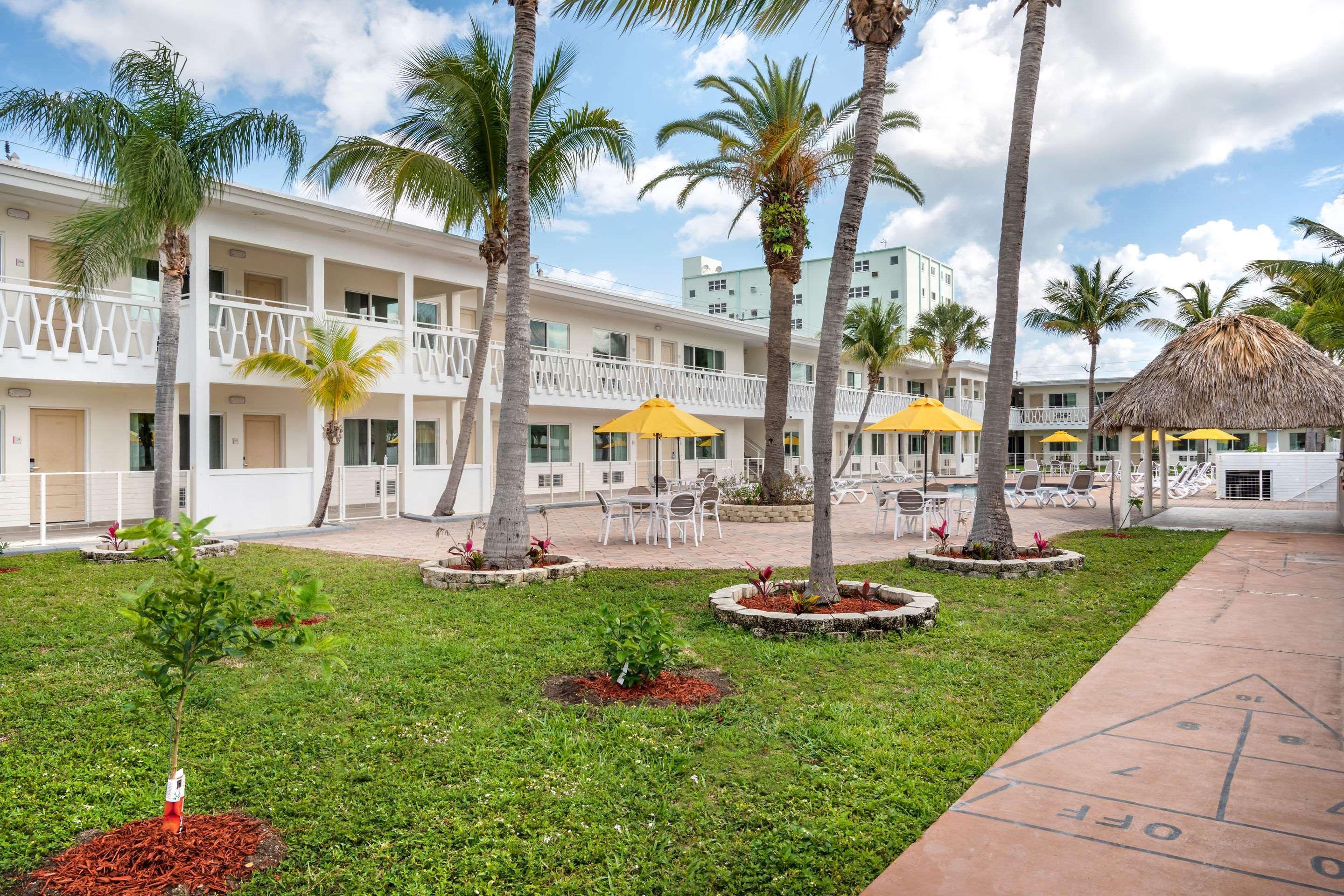 Downtown Hollywood Gardens Inn & Suites Eksteriør billede