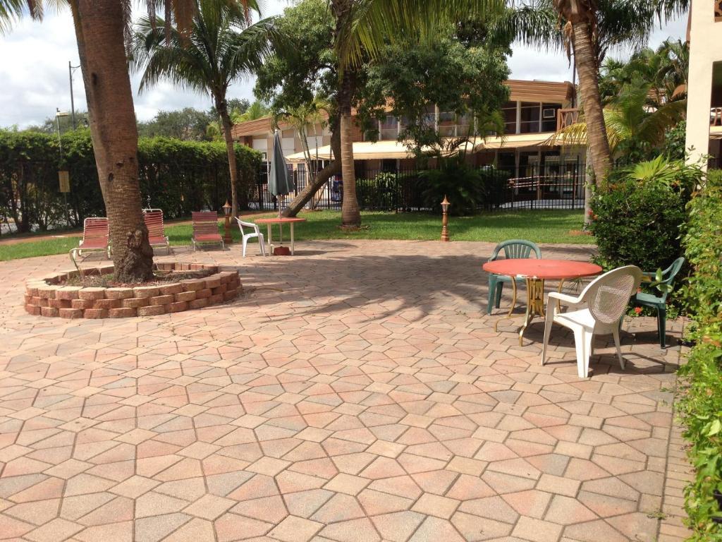 Downtown Hollywood Gardens Inn & Suites Eksteriør billede
