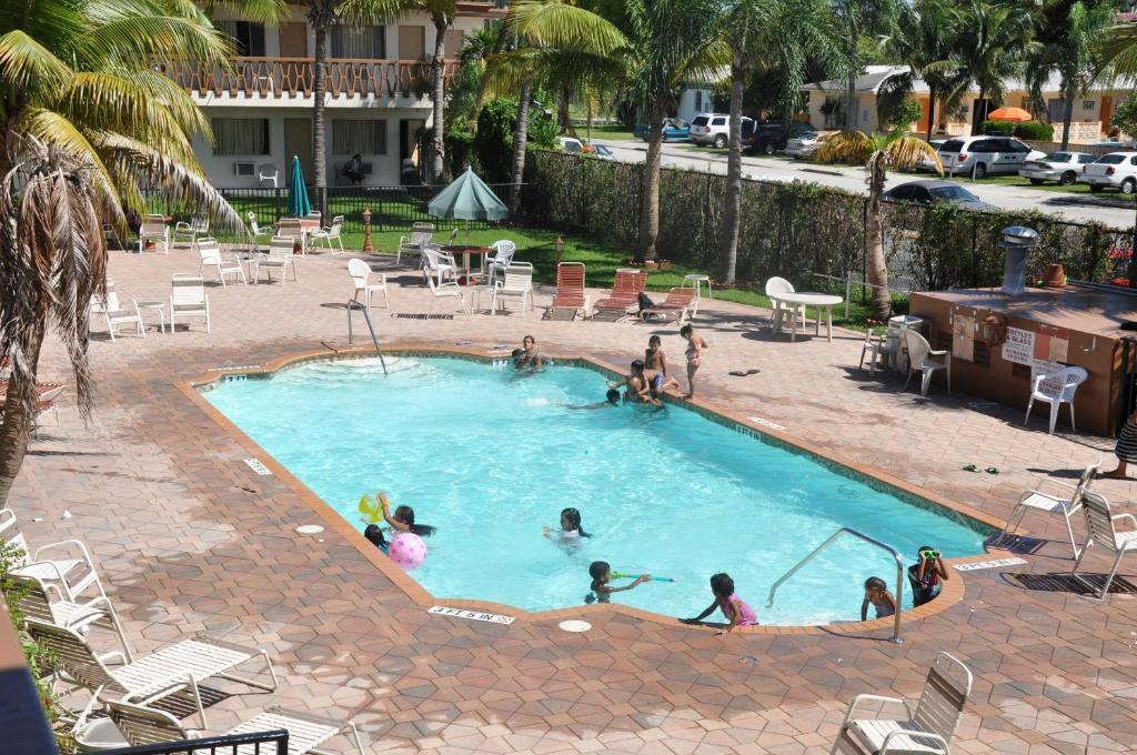 Downtown Hollywood Gardens Inn & Suites Eksteriør billede