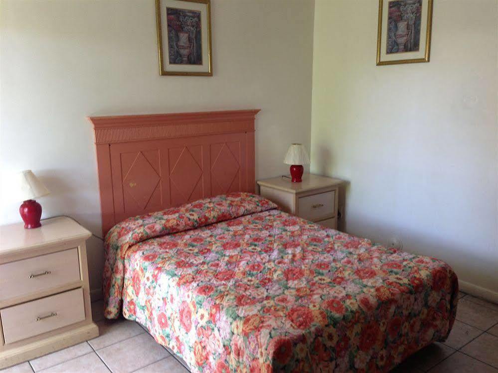 Downtown Hollywood Gardens Inn & Suites Eksteriør billede